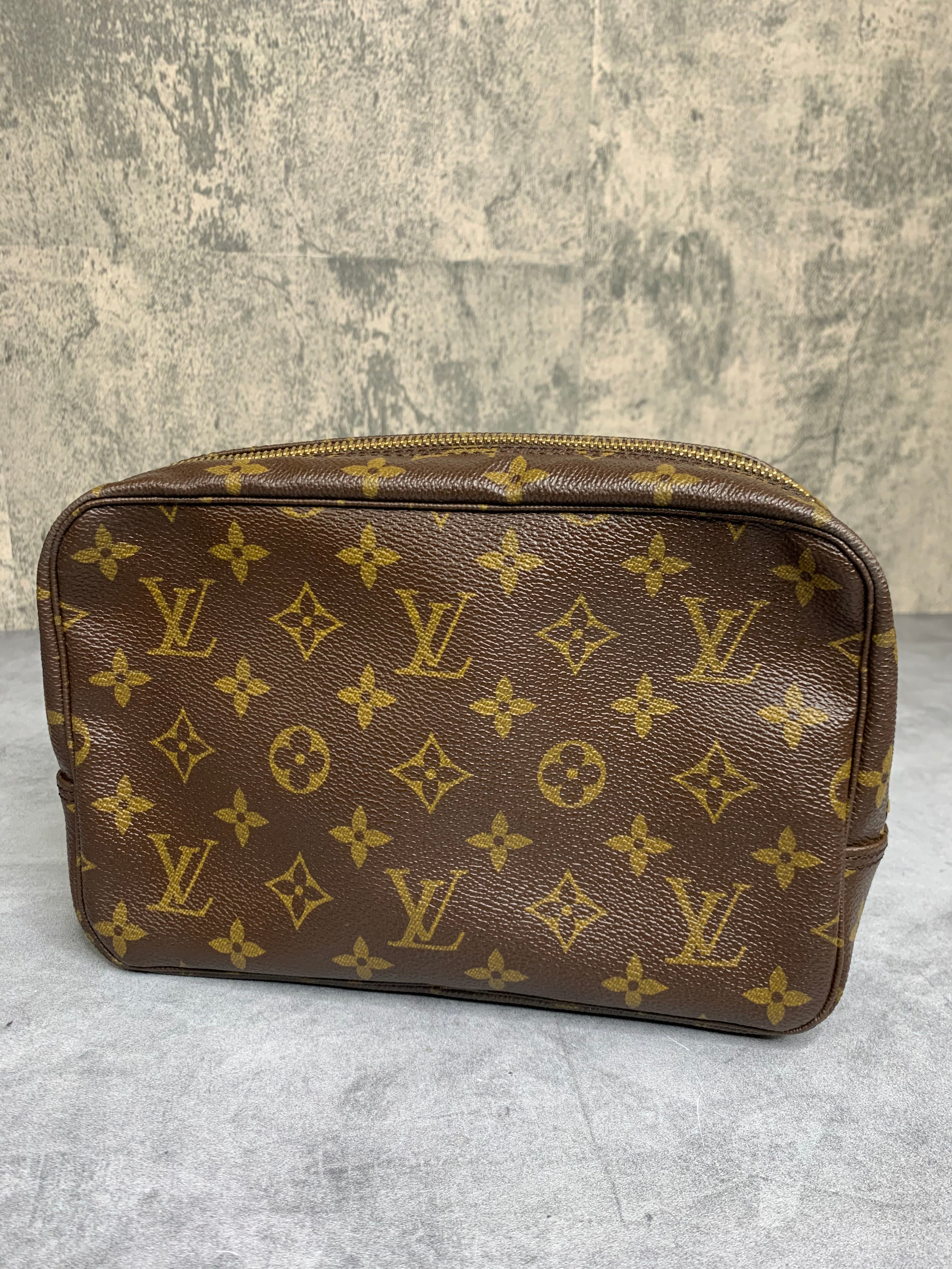 Louis Vuitton Trousse 23