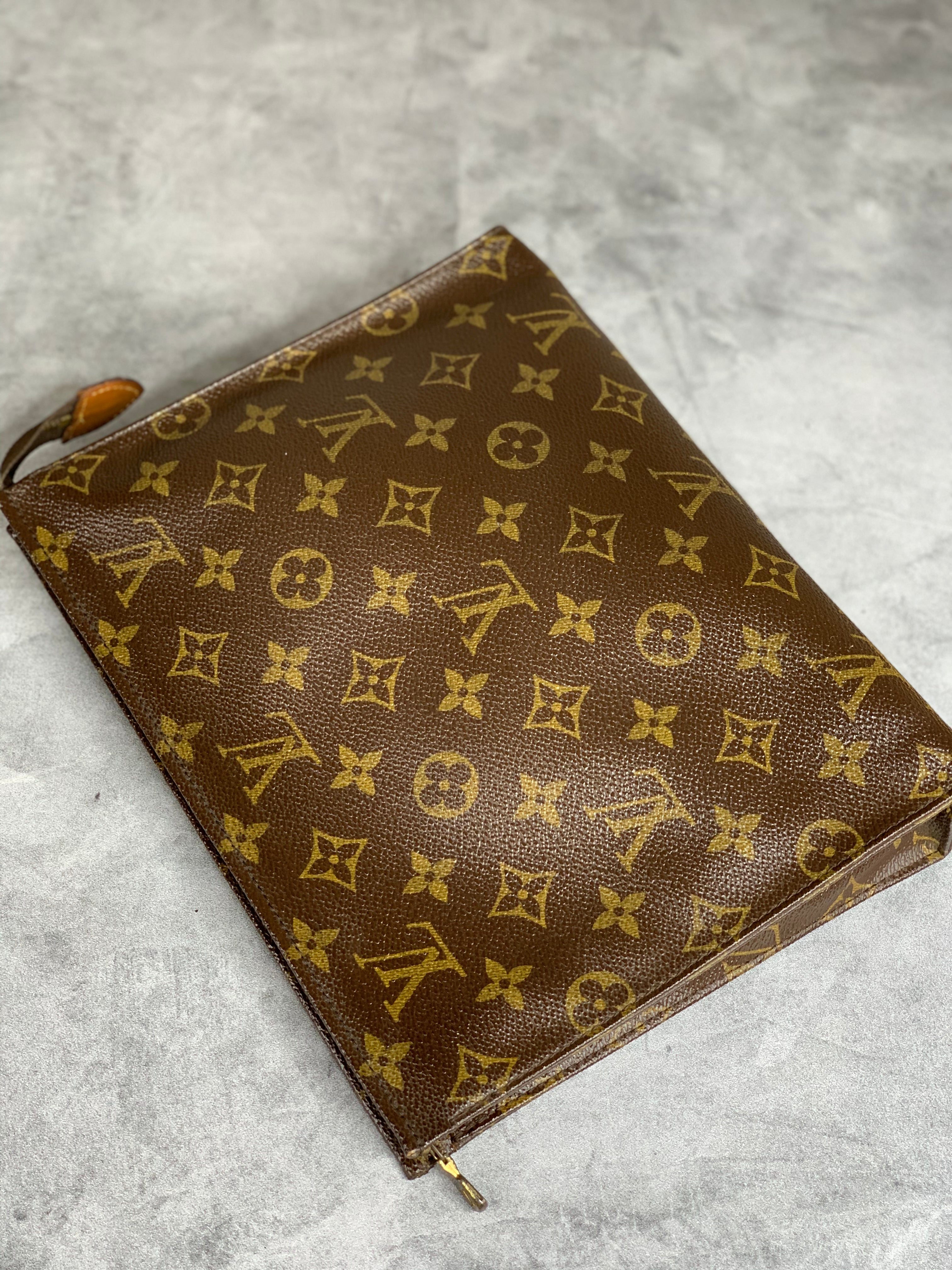 Louis Vuitton Toiletry 26