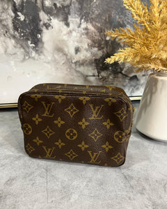 Louis Vuitton Trousse 18