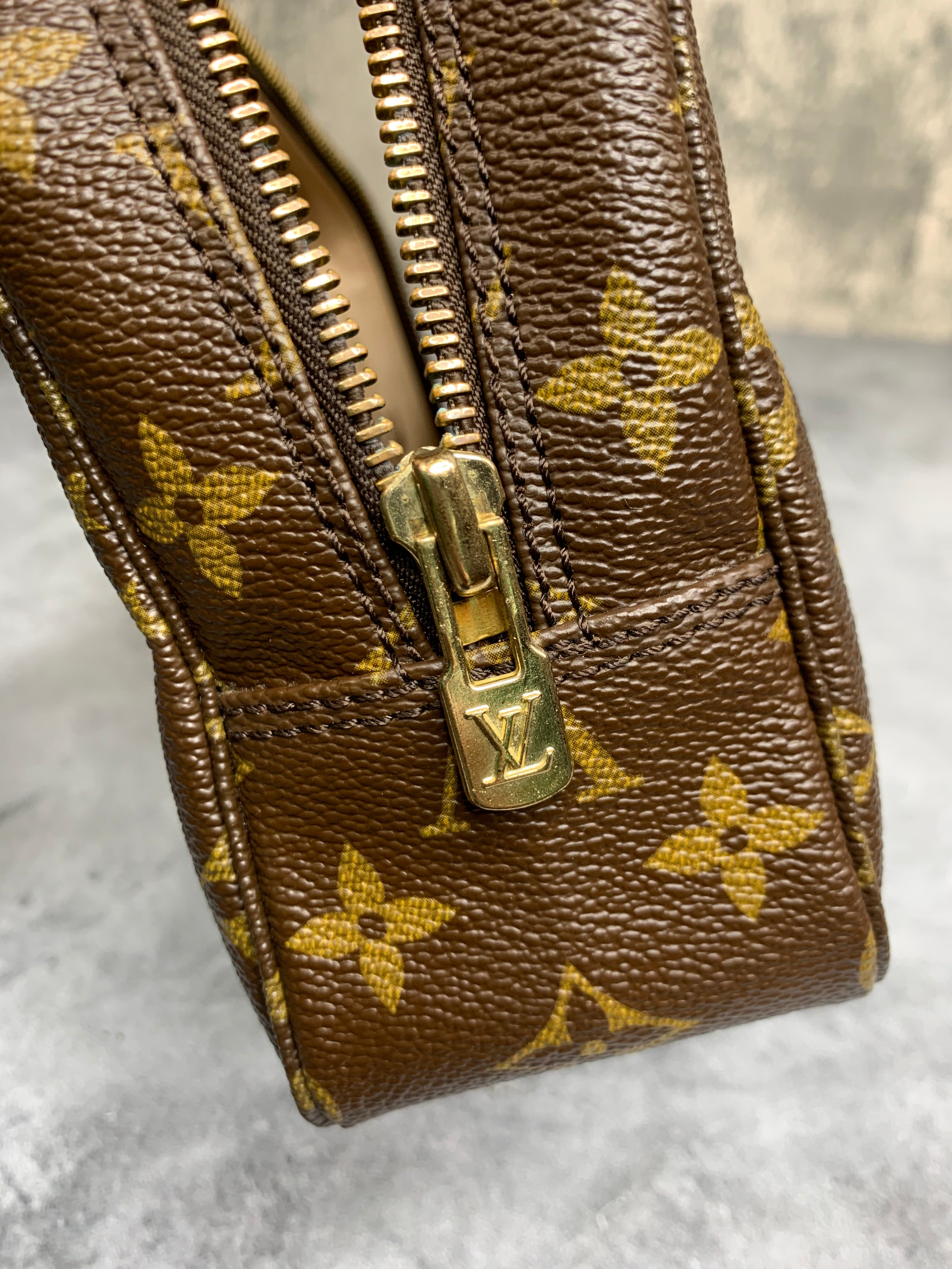 Louis Vuitton Trousse 23