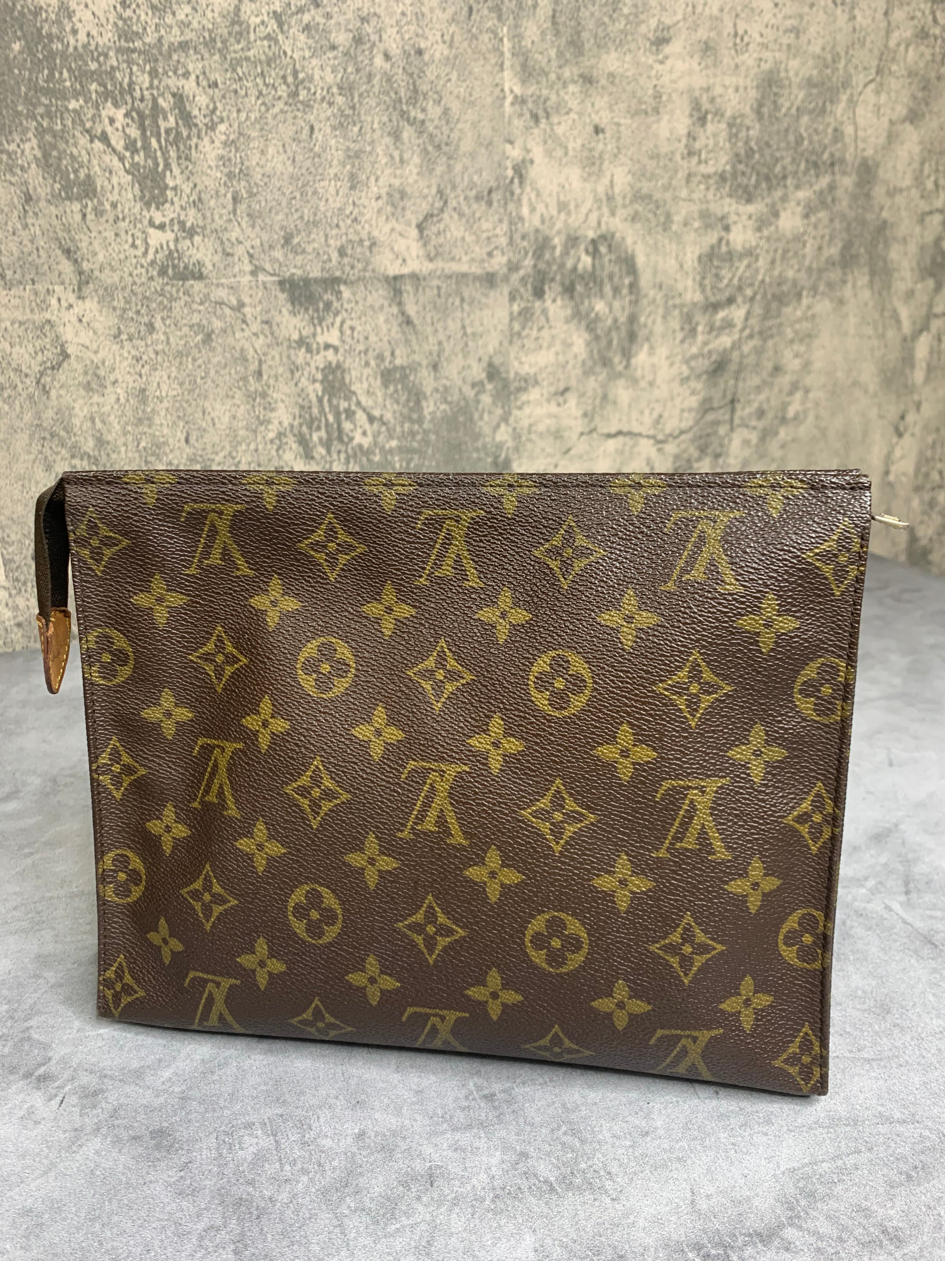 Louis Vuitton Toiletry 26