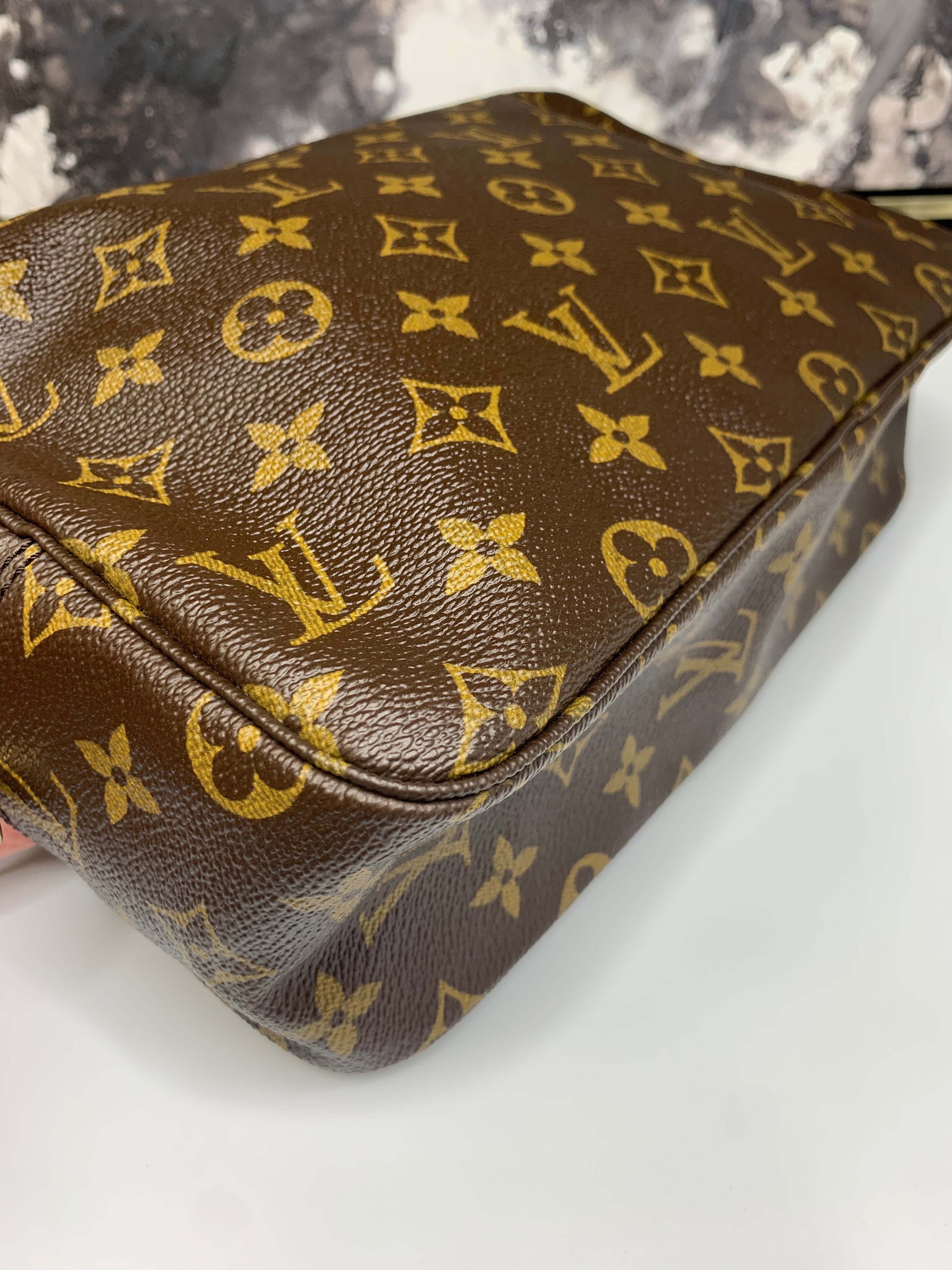 Louis Vuitton Trousse Toilette 28