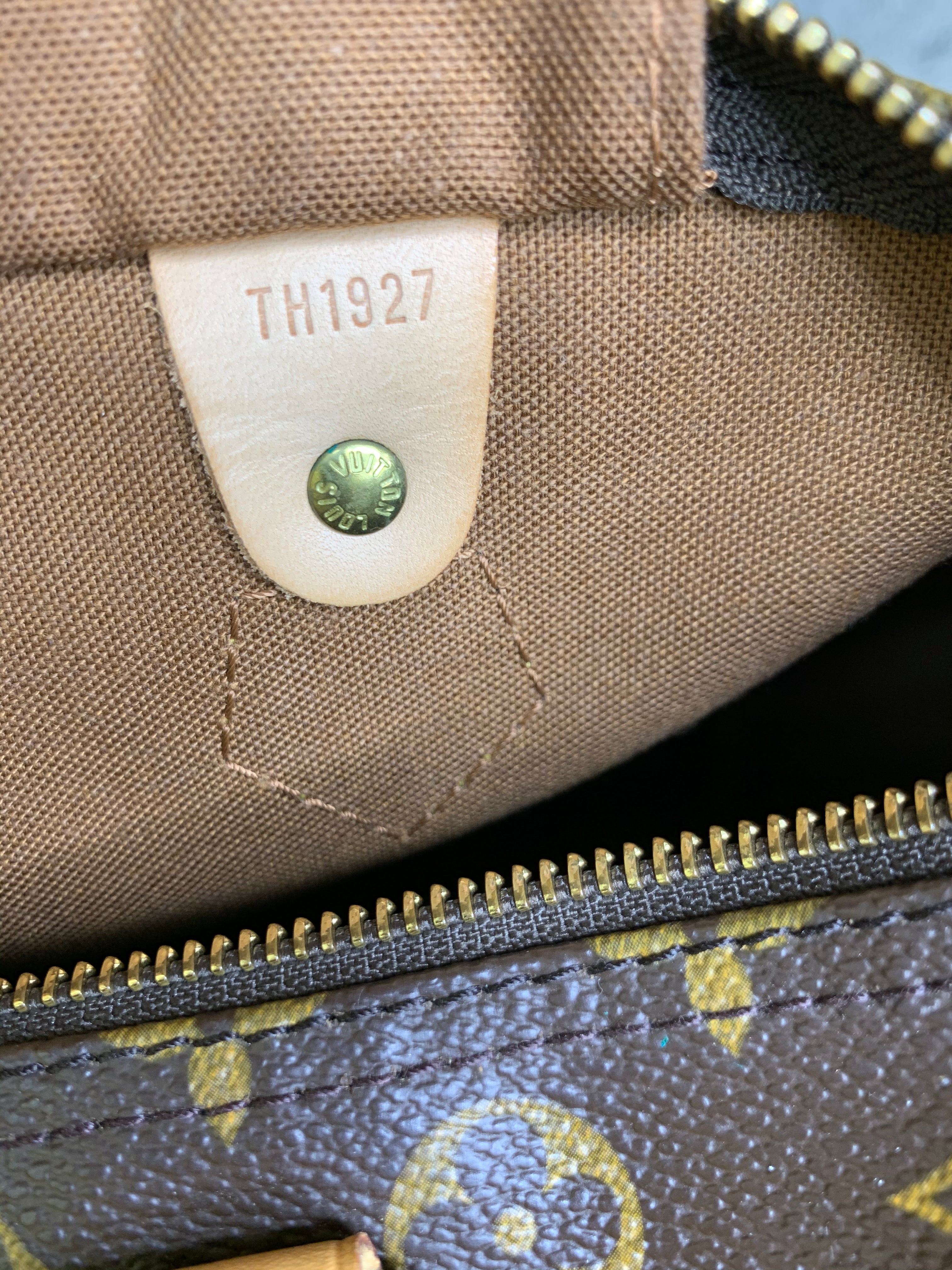 Louis Vuitton Speedy Handbag 373581