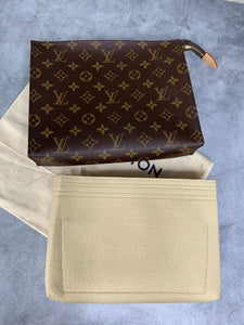 Louis Vuitton Toiletry 26