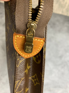 Louis Vuitton Toiletry 26