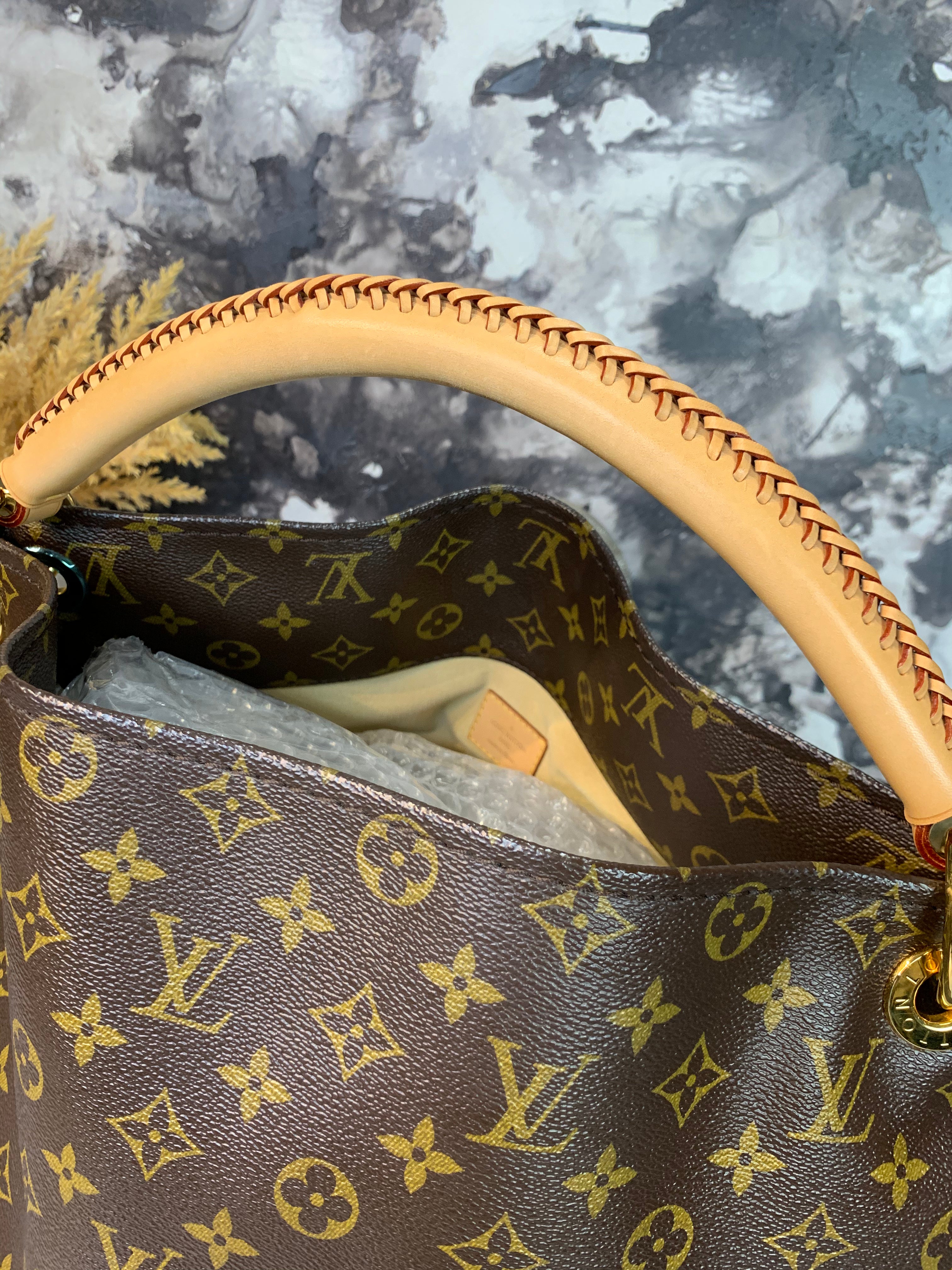 Louis Vuitton Artsy MM