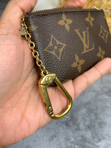 Louis Vuitton M62650 Key Pouch Monogram  Louis vuitton key pouch, Louis  vuitton, Louis vuitton handbags crossbody