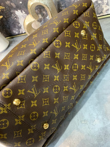 Louis Vuitton Artsy MM