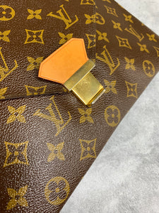 Louis Vuitton Envelope - 41 For Sale on 1stDibs  louis vuitton envelope  clutch bag, louis vuitton envelope bag, lv envelope purse