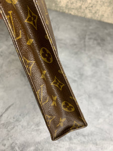 Louis Vuitton Toiletry 26