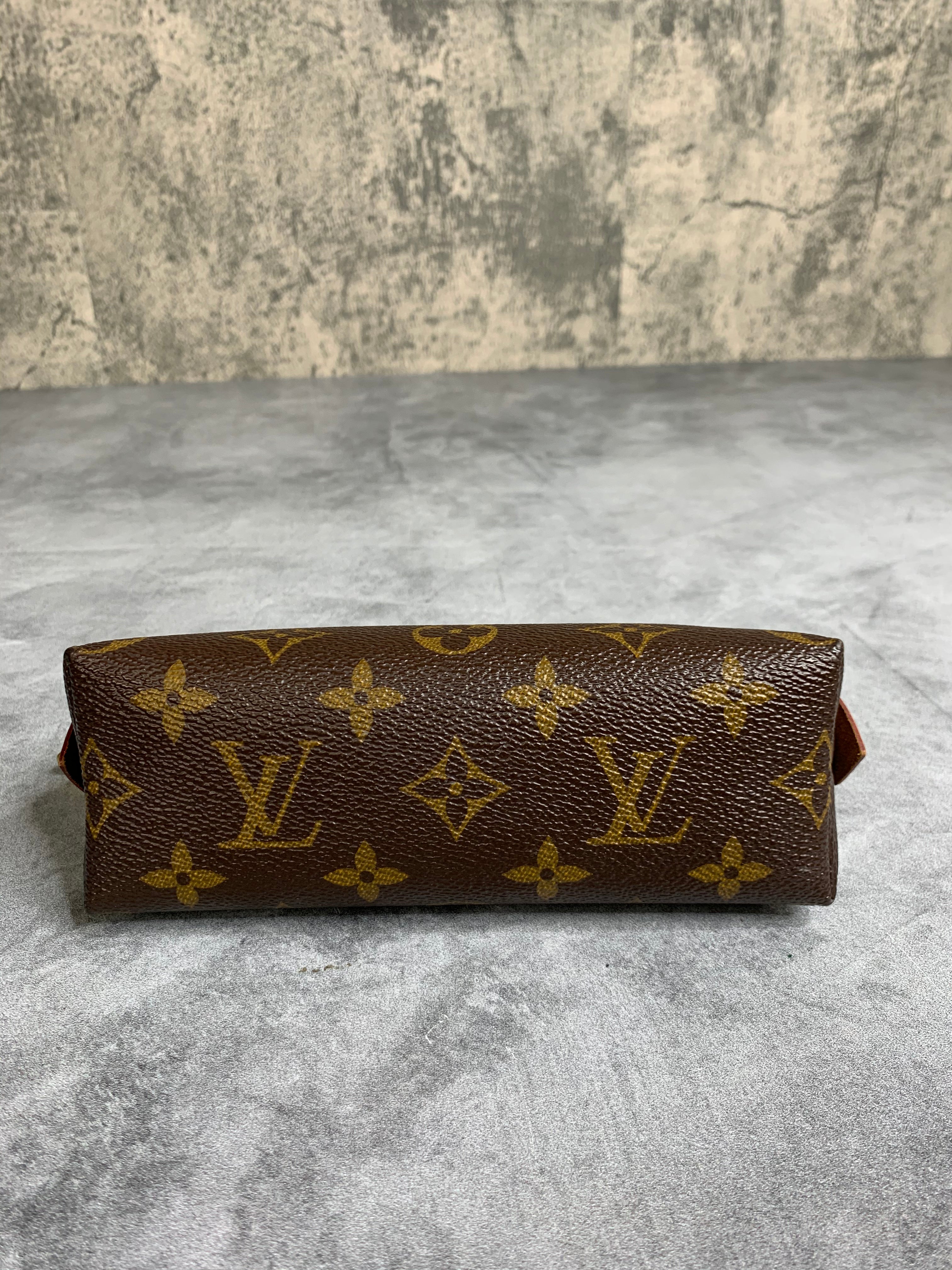 Louis Vuitton Cosmetic Bags & Cases for Women - Poshmark