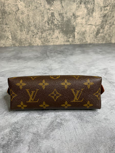Louis Vuitton – Louis Vuitton Cosmetic Pouch PM Epi Leather Cyan – Queen  Station