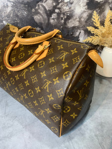 Louis Vuitton Speedy 35