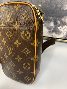 May I introduce you to my favorite bag, the 2003 LV Pochette Gange? :  r/handbags