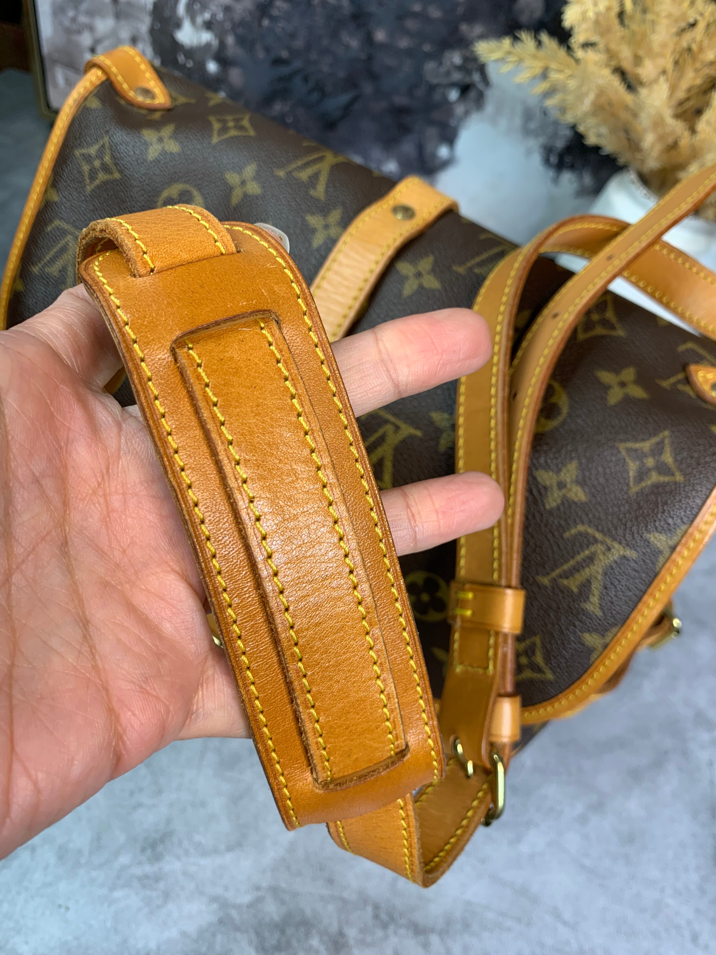 Louis Vuitton Saumur 30