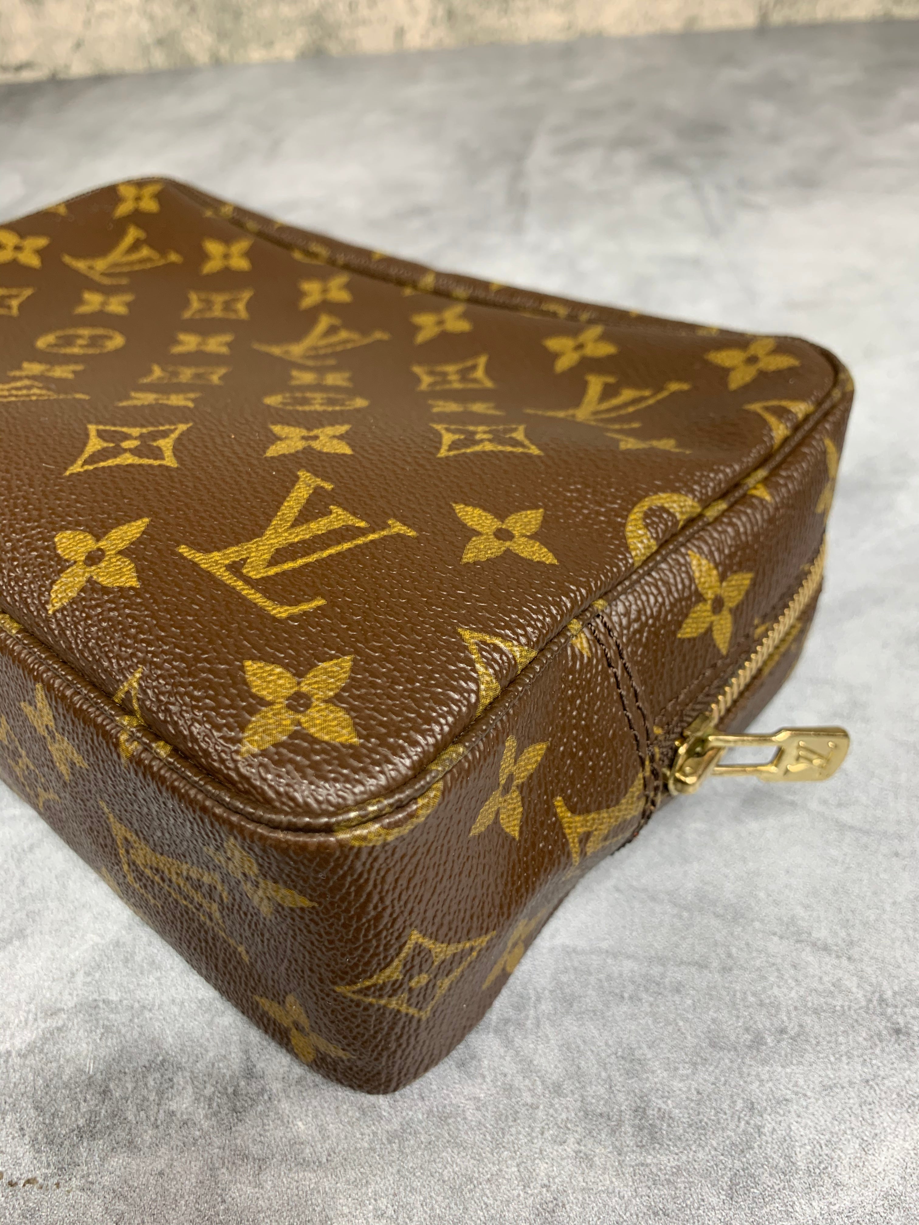 Louis Vuitton Trousse 23