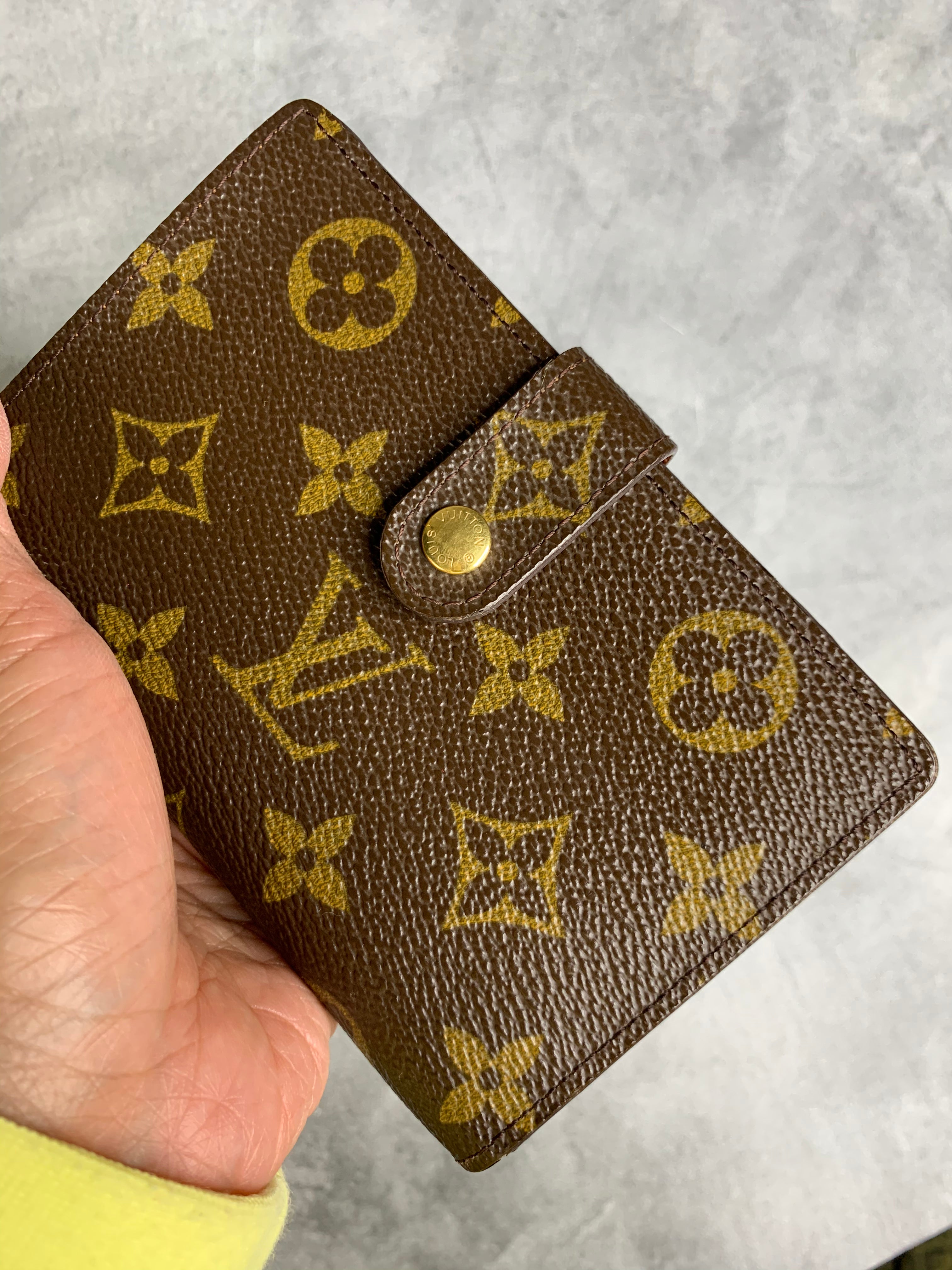 Louis Vuitton Kisslock Compact Wallet – yourvintagelvoe