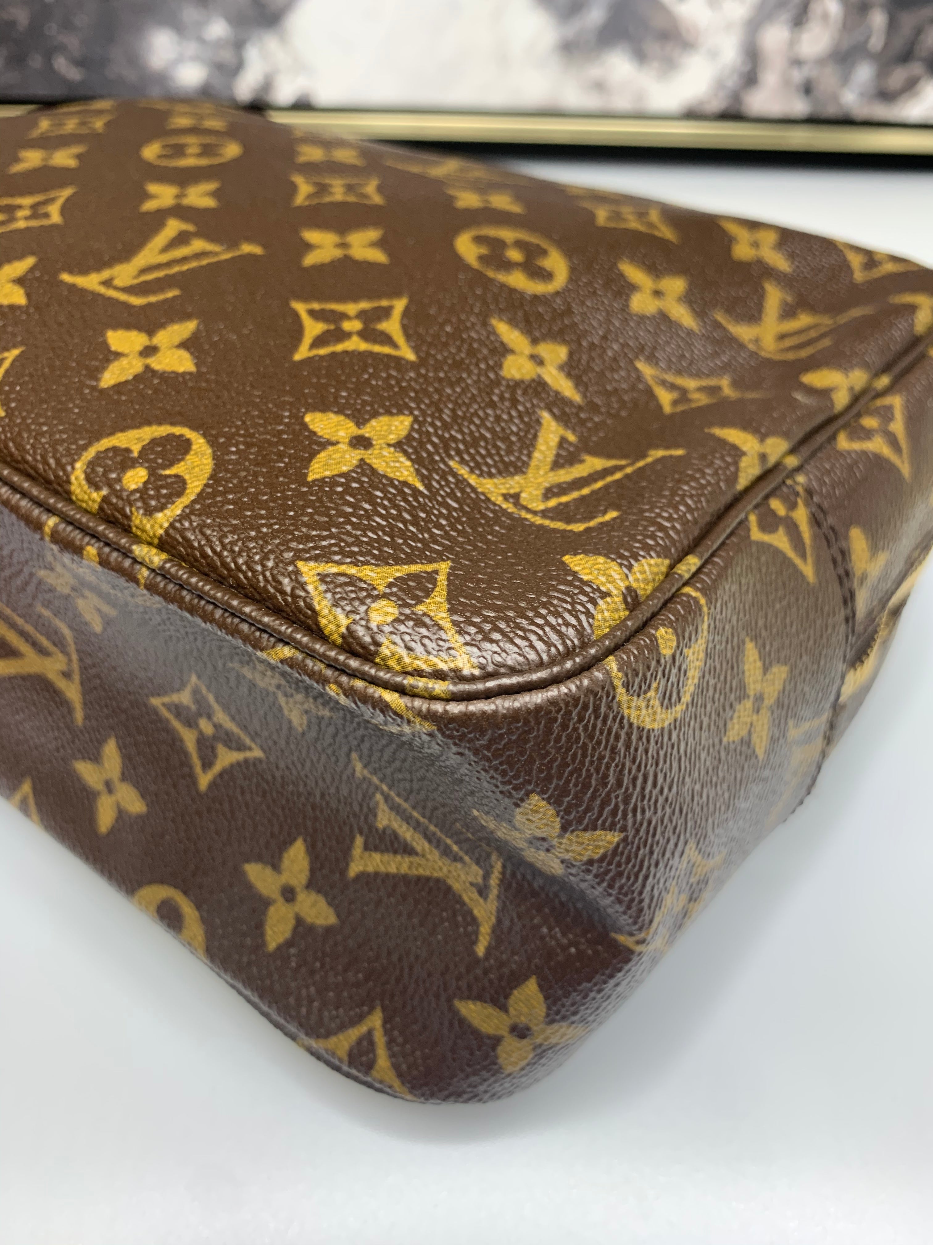 Louis Vuitton Trousse Toilette 28