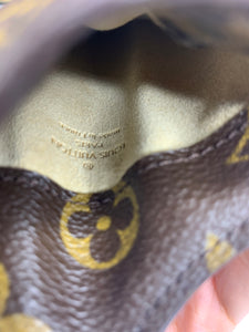 LOUIS VUITTON Monogram Sunglasses Case MM 1232160