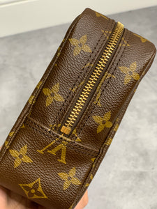 Louis Vuitton Trousse 23