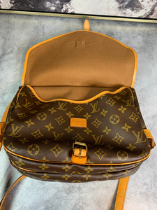Louis Vuitton Monogram Saumur 30 Crossbody Bag Brown Leather ref.258438 -  Joli Closet