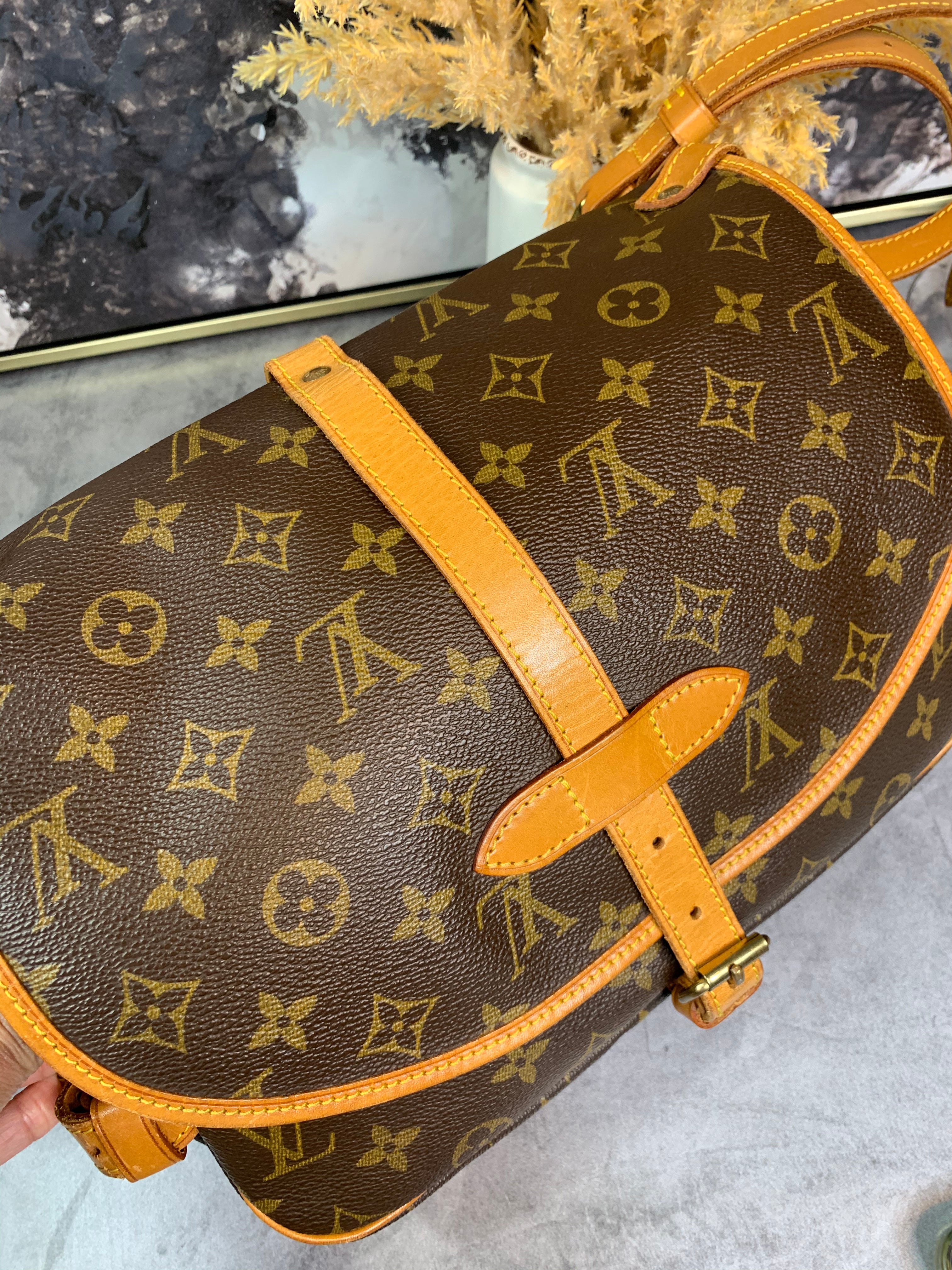 Louis Vuitton Saumur 30