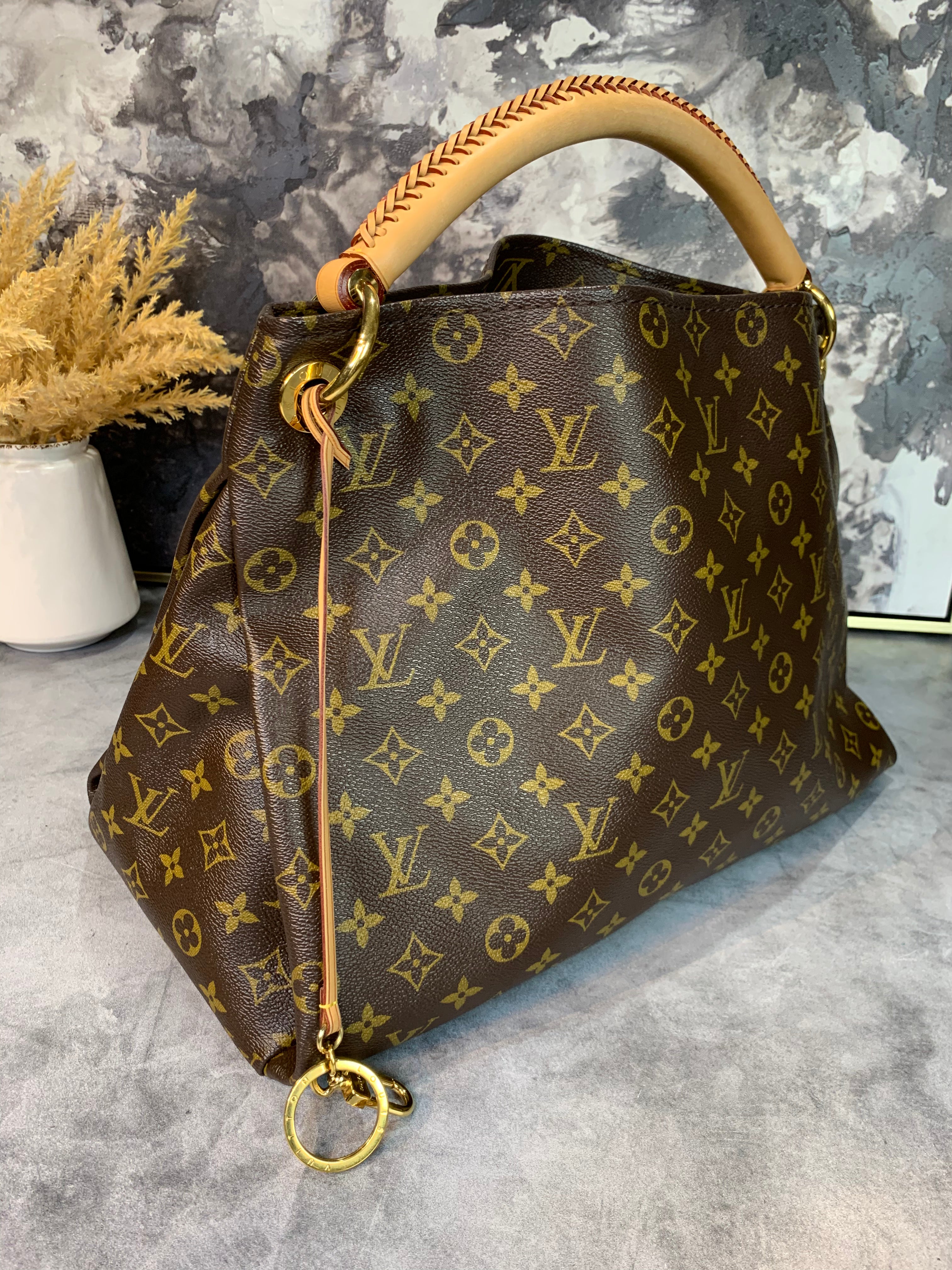 Louis Vuitton Artsy MM